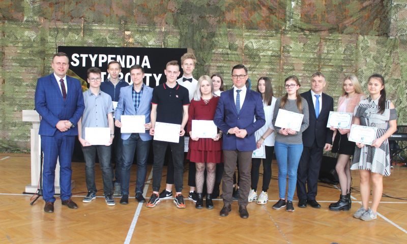 Stypendia Starosty Kętrzyńskiego przyznane uczniom z Zespołu Szkół im. Macieja Rataja w Reszlu