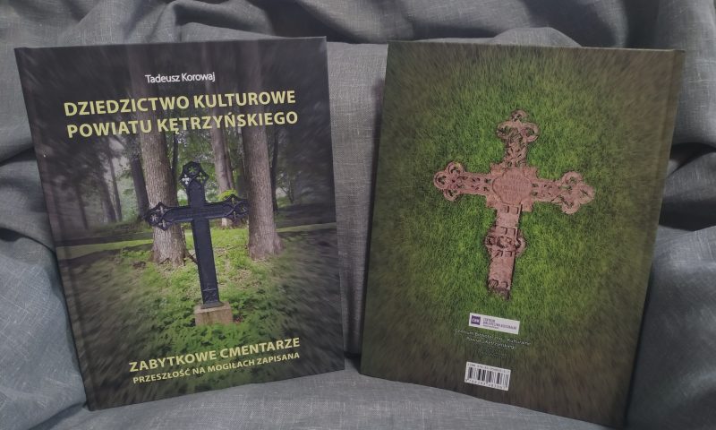 Spotkanie z autorem najnowszej publikacji przedstawiającej zabytkowe cmentarze znajdujące się na terenie powiatu kętrzyńskiego.