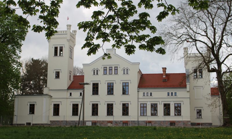 Zapraszamy na samochodową wycieczkę do Jegławek, rodzinnej wsi Arno Surminskiego.